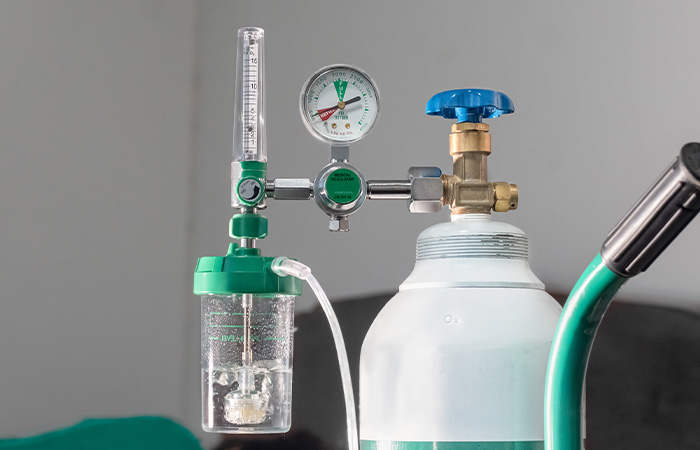 酸素ボンベ
