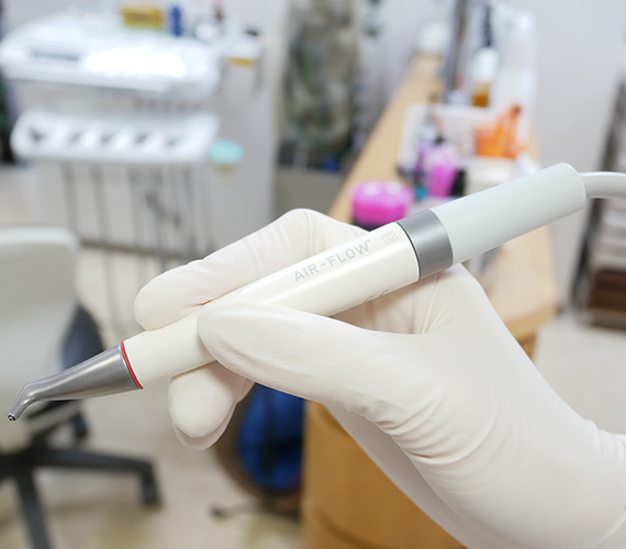 「エアフロー」で頑固な着色汚れをきれいに